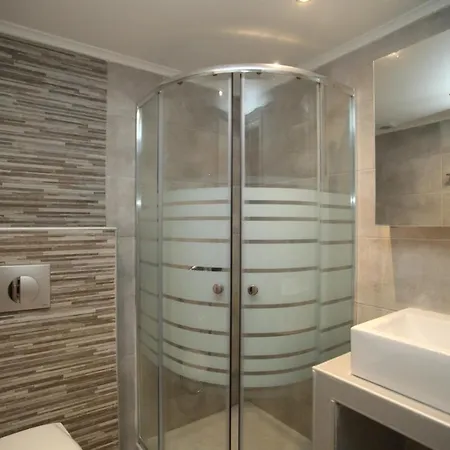 L G E Luxery Apartment