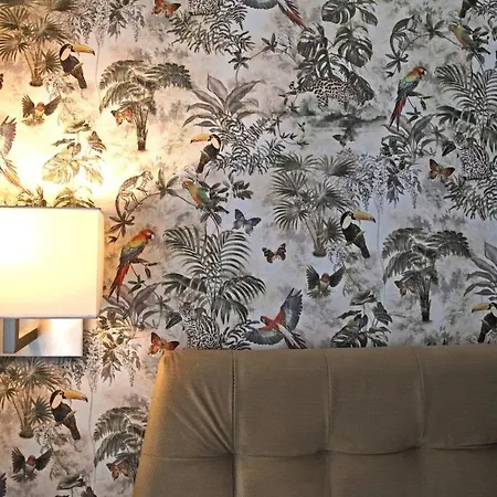 L G E Luxery Apartment